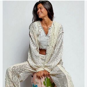 POL Mixed Fabric Floral Button Up Lace Detail Hoodie Blouse Size L.